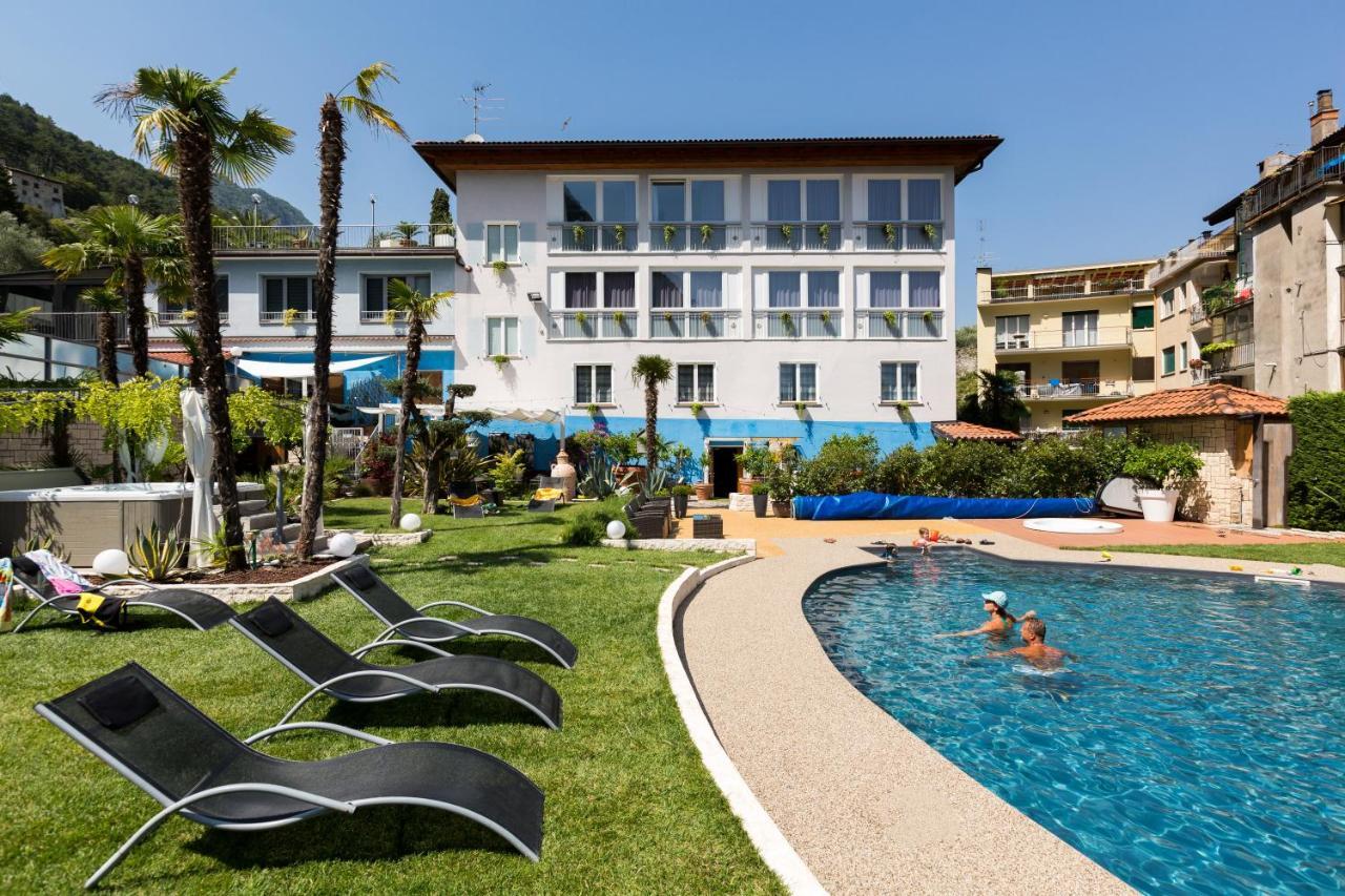 Hotel Canarino Riva del Garda Extérieur photo